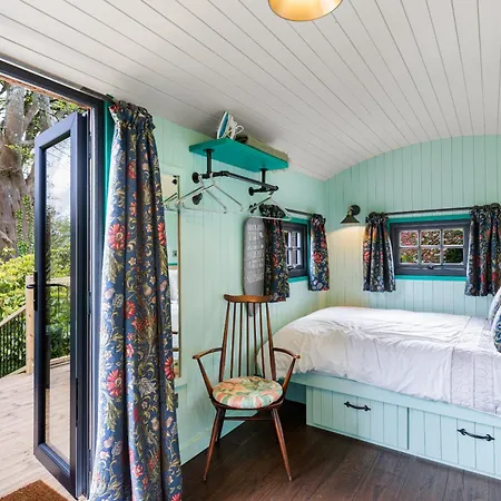 The Cedars Villa Redruth Room photo